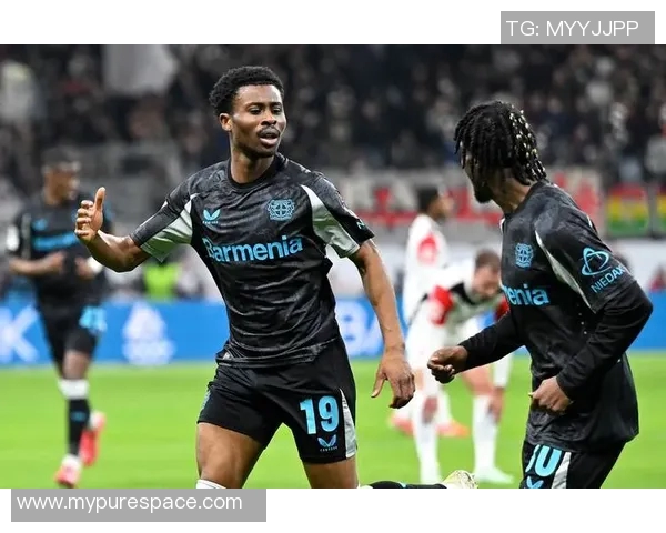 法兰克福主场大胜勒沃库森,积分榜前列稳固 法兰克福主场大胜勒沃库森,积分榜前列稳固